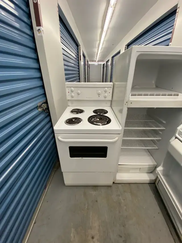 WHITE FRIDGE N STOVE - Photo 5