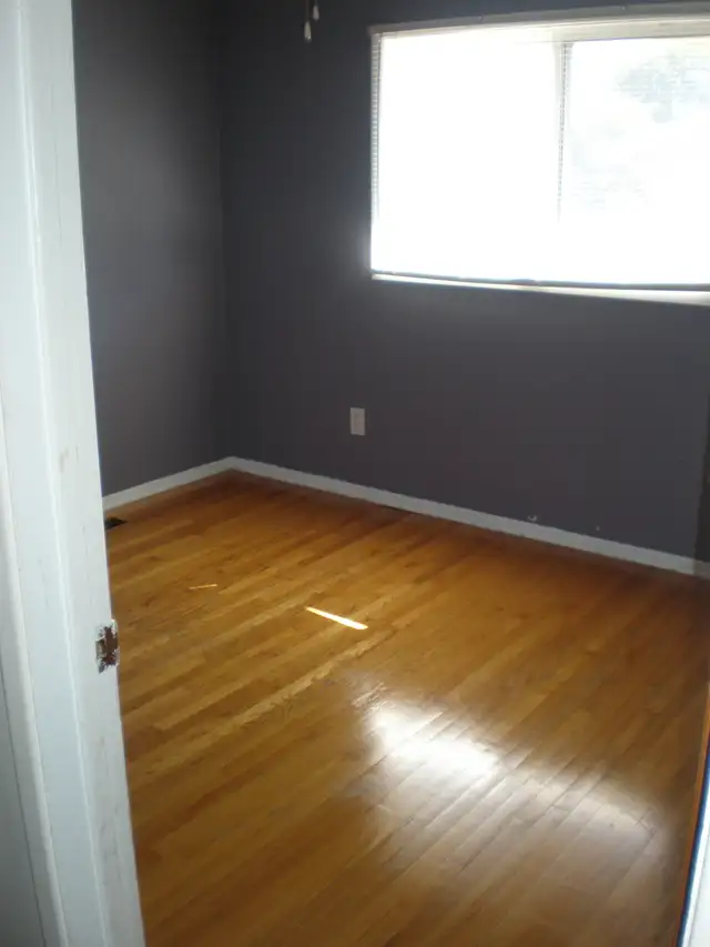 Half Double Unit in Carleton Heights with fenced-in private yard - Photo 2
