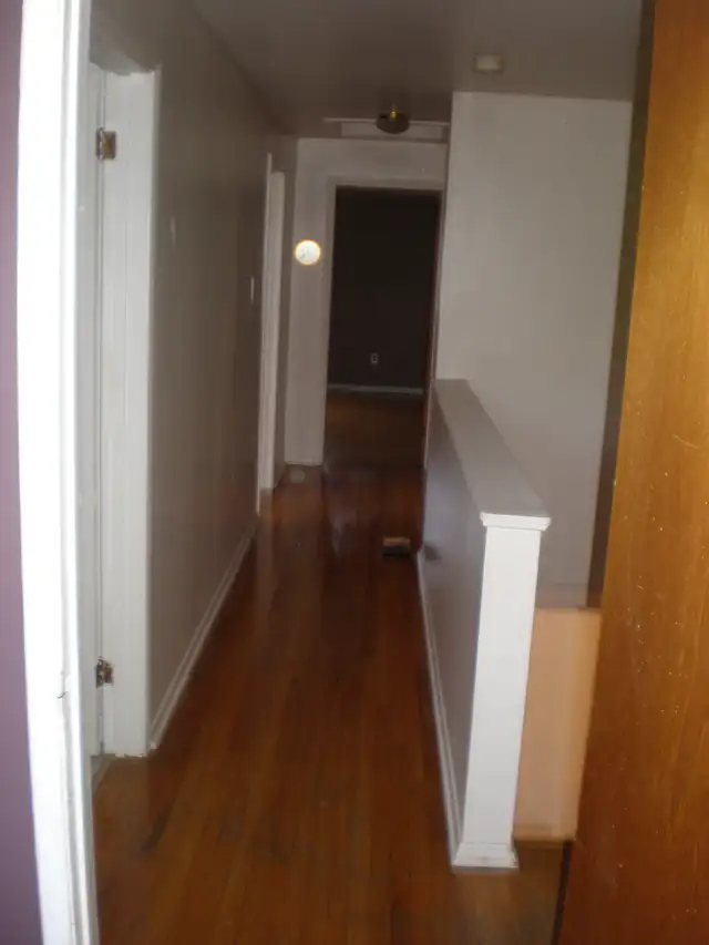 Half Double Unit in Carleton Heights with fenced-in private yard - Photo 3