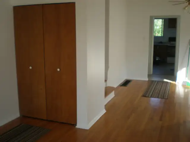 Half Double Unit in Carleton Heights with fenced-in private yard - Photo 6