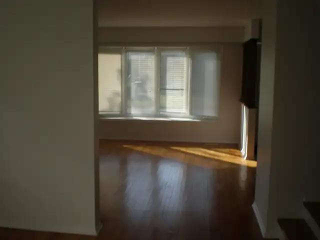 Half Double Unit in Carleton Heights with fenced-in private yard - Photo 7