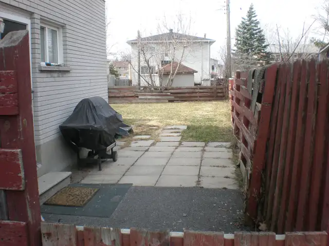 Half Double Unit in Carleton Heights with fenced-in private yard - Photo 10