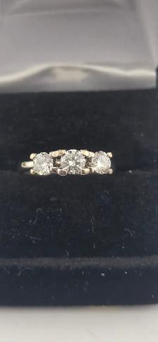 18KT 3-Stones White Gold Diamond Ring,3.99g, Size 6.75 (#7495) - Photo 3