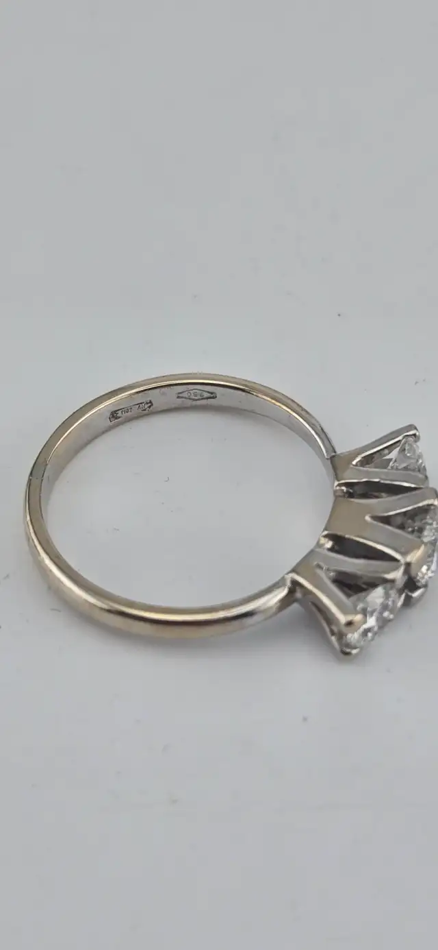 18KT 3-Stones White Gold Diamond Ring,3.99g, Size 6.75 (#7495) - Photo 7