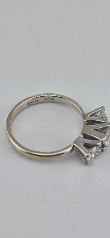 18KT 3-Stones White Gold Diamond Ring,3.99g, Size 6.75 (#7495) - Photo 7