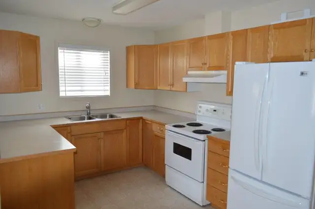 Smithers spacious 2 bedroom - Photo 2
