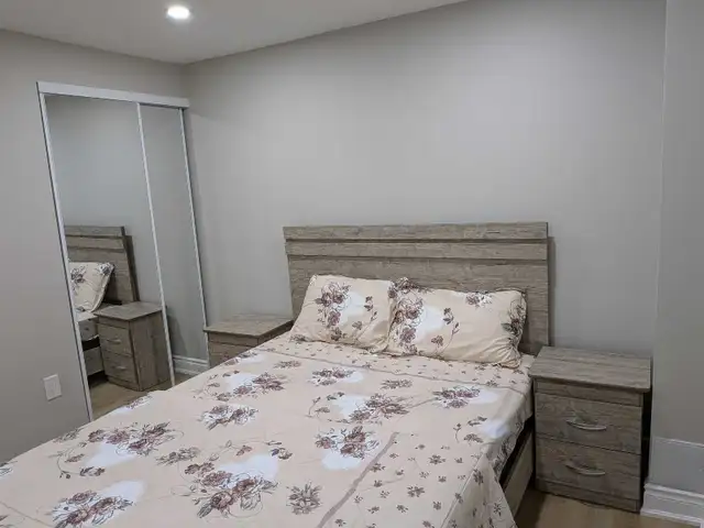 Furnished Private Room for Rent near Square one, Heartland - Photo 3