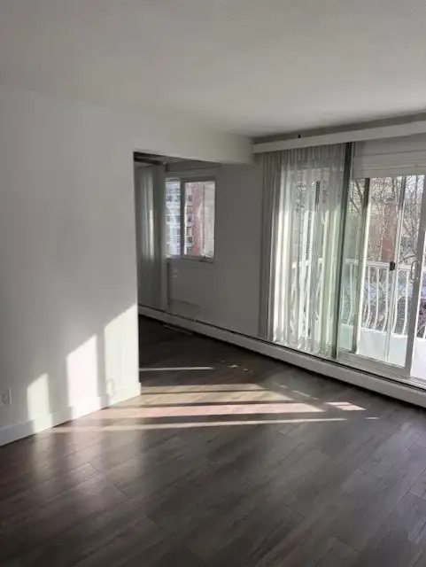 Large 2 BDRM in Old Strathcona! Top Flr. South Facing Balcony! - Photo 2