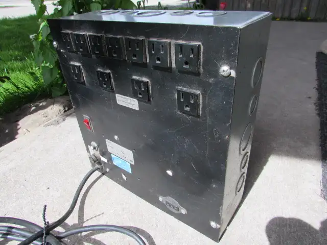 Pro built electrical sub panel 110 volts, fused at 10 amps - Photo 2