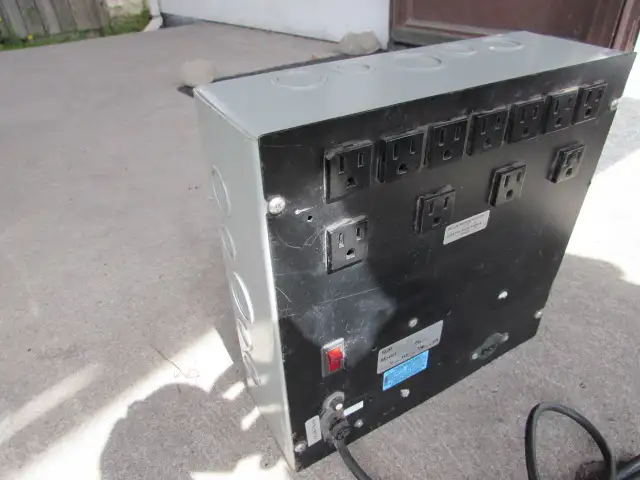 Pro built electrical sub panel 110 volts, fused at 10 amps - Photo 3
