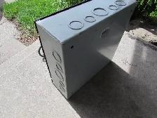 Pro built electrical sub panel 110 volts, fused at 10 amps - Photo 4