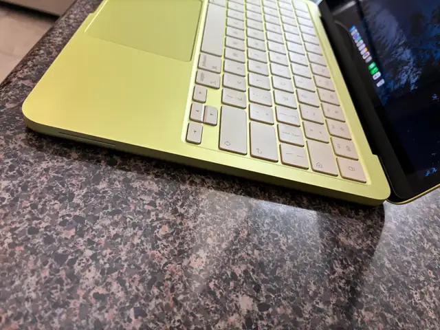 Macbook Neo Citrus 256GB Apple Care included