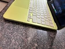 Macbook Neo Citrus 256GB Apple Care included
