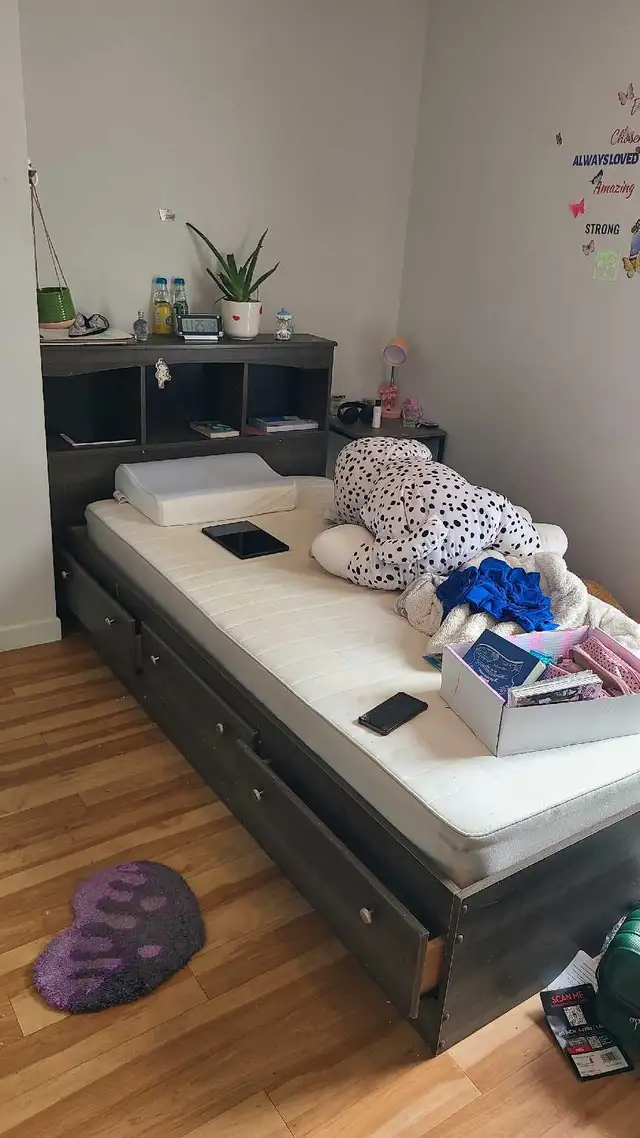 Twin bed
