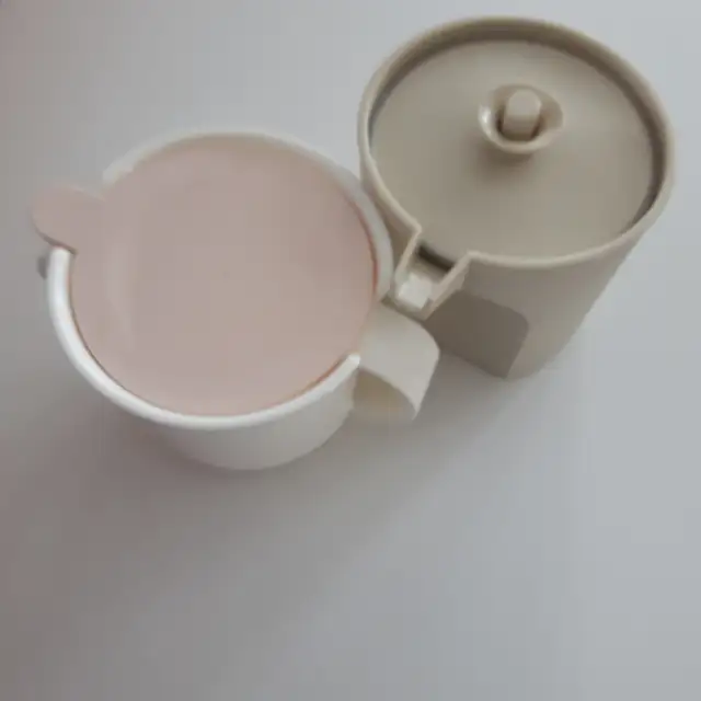 5ITEMSNEUFS TUPPERWARE:SUCRIERCRÈMIERPOT PLAT ACCESSOIRES$5.00CH