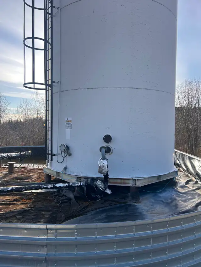 750 BBL Double-Walled Storage Tanks – Like New Interior - Photo 2