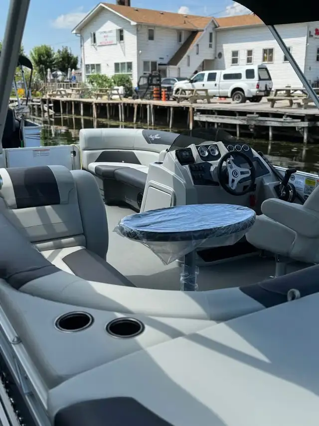Cheapest Fishing Pontoon on Lake Simcoe/ Toronto - Photo 2