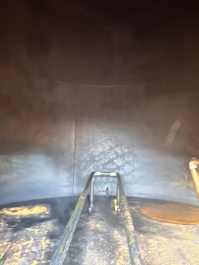 750 BBL Double-Walled Storage Tanks – Like New Interior - Photo 8