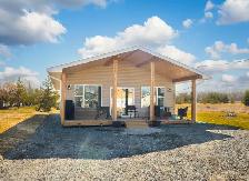 Well-built 1100sqft Bungalow just a short walk from the lake!