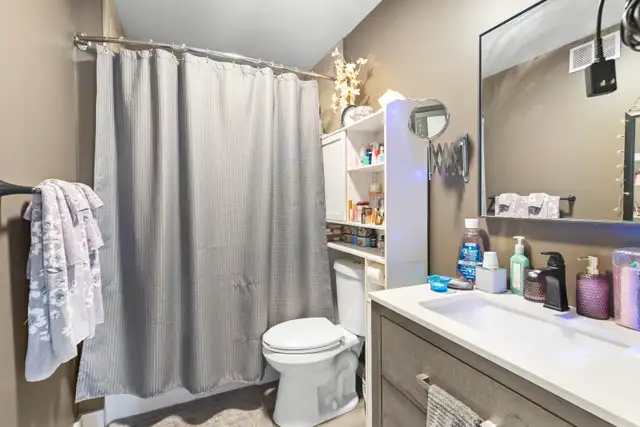Well-built 1100sqft Bungalow just a short walk from the lake! - Photo 7
