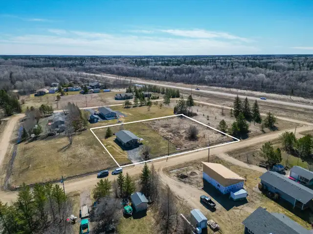 Well-built 1100sqft Bungalow just a short walk from the lake! - Photo 9