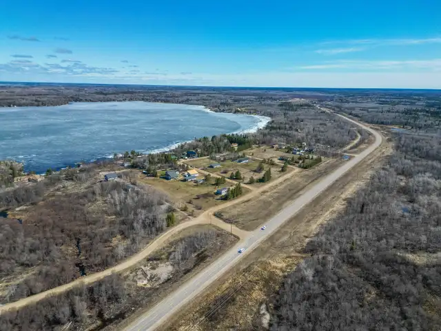 Well-built 1100sqft Bungalow just a short walk from the lake! - Photo 10