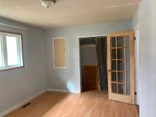 4 bedroom bi-level house with a sunroom for rent - Photo 5