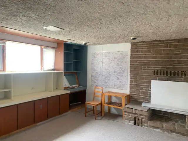 4 bedroom bi-level house with a sunroom for rent - Photo 7