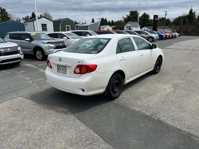 2010 Toyota Corolla CE - Photo 2