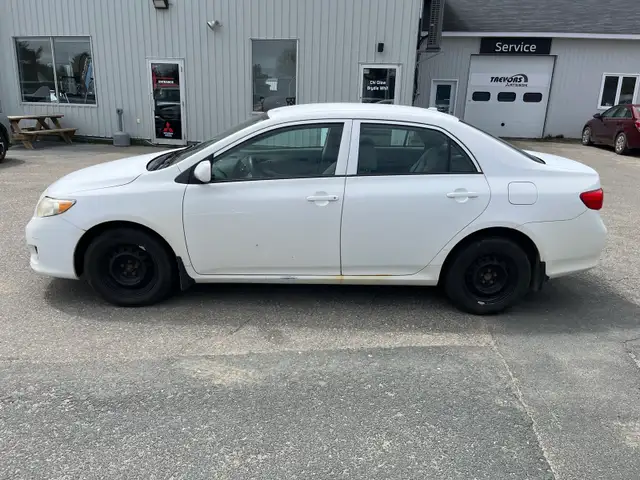 2010 Toyota Corolla CE - Photo 3