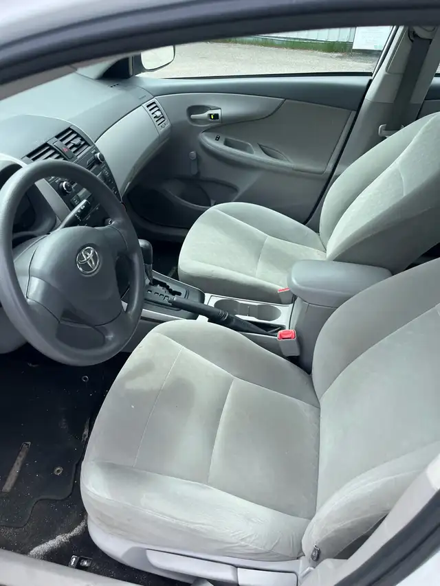 2010 Toyota Corolla CE - Photo 4