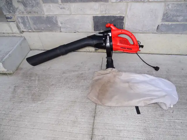 Black & Decker leaf blower, mulcher vacuum