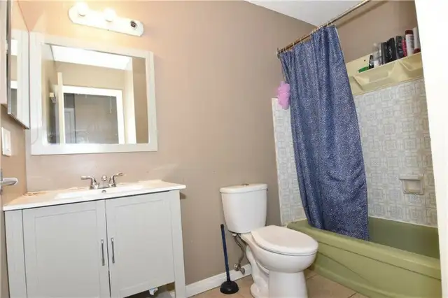 Furnished room close to Rundle Station - Photo 5