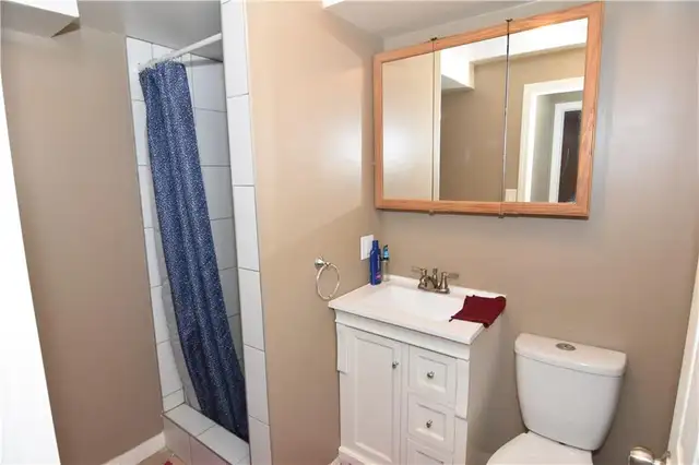 Furnished room close to Rundle Station - Photo 6
