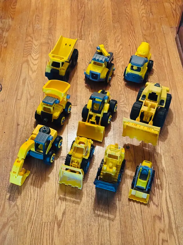 TOYS - Lots of variously assorted …