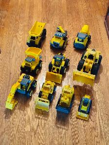 TOYS - Lots of variously assorted …