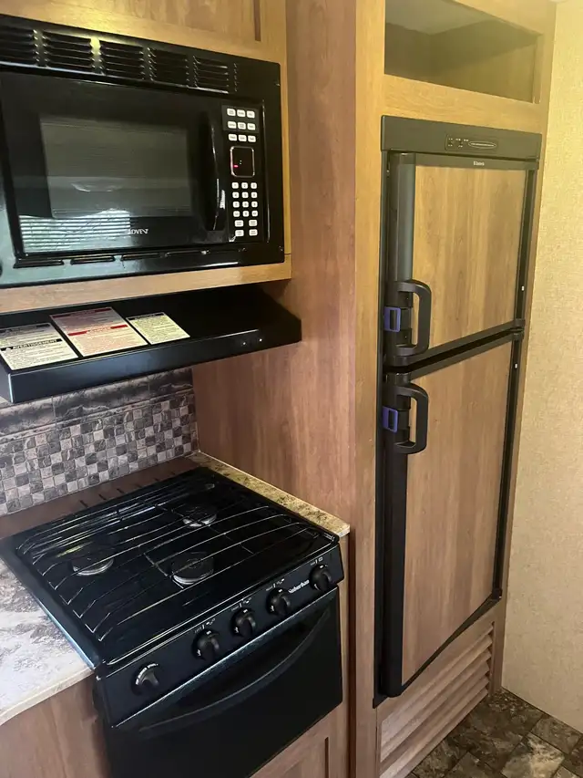 30ft Coachmen Catalina 50th Anniversary 2014 - Photo 10