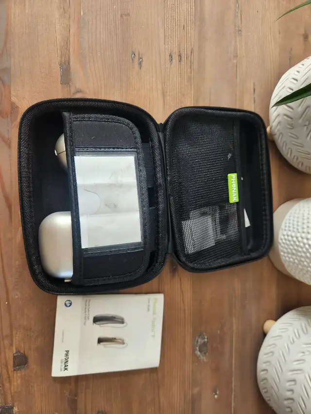Phonak Hearing Aid - Photo 2