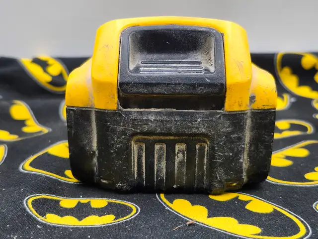 DeWalt 20v XR 5AH Battery Pack (#19166) - Photo 2