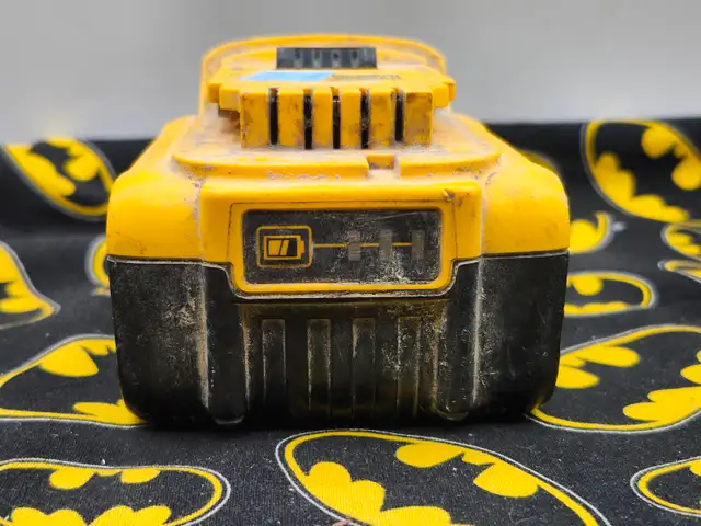 DeWalt 20v XR 5AH Battery Pack (#19166) - Photo 4