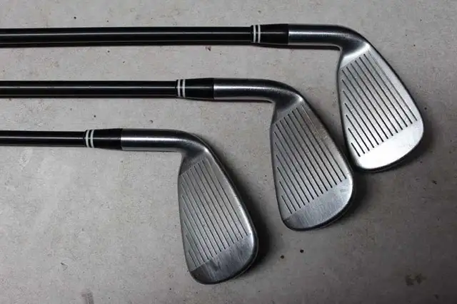 Golf, ensemble droitier (3) acier à 50$, voir photos