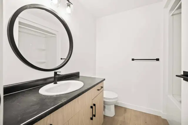 Spacious 3 Bedroom Apartment! With Fitness Centre! - Photo 7