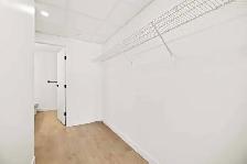 Spacious 3 Bedroom Apartment! With Fitness Centre! - Photo 8