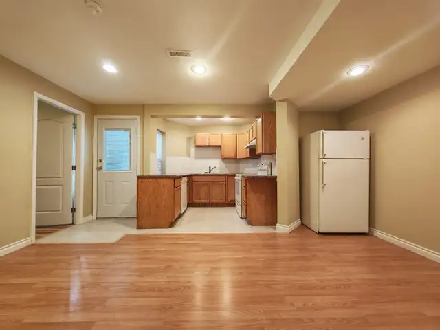 Fraser Heights Basement Suite for Rent-Excellent Schools, Shops