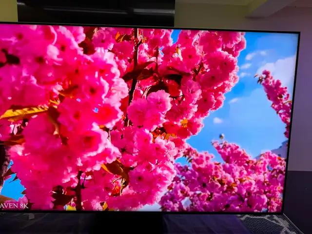 Samsung 75 inches QLED 4K smart 2025 like new