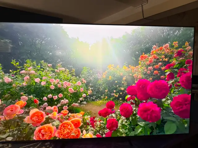 Samsung 75 inches QLED 4K smart 2025 like new - Photo 2