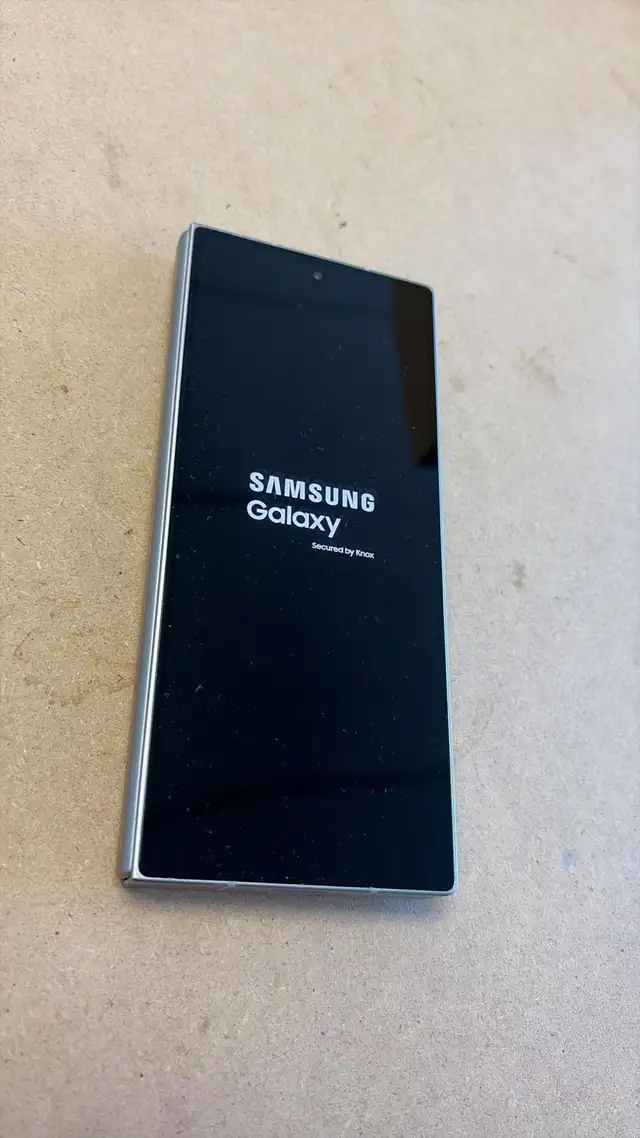 Samsung Z Fold 6 256 GB 1 year warranty. - Photo 2