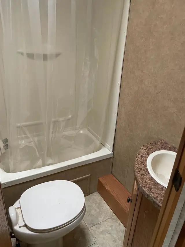 Travel trailer - Photo 2