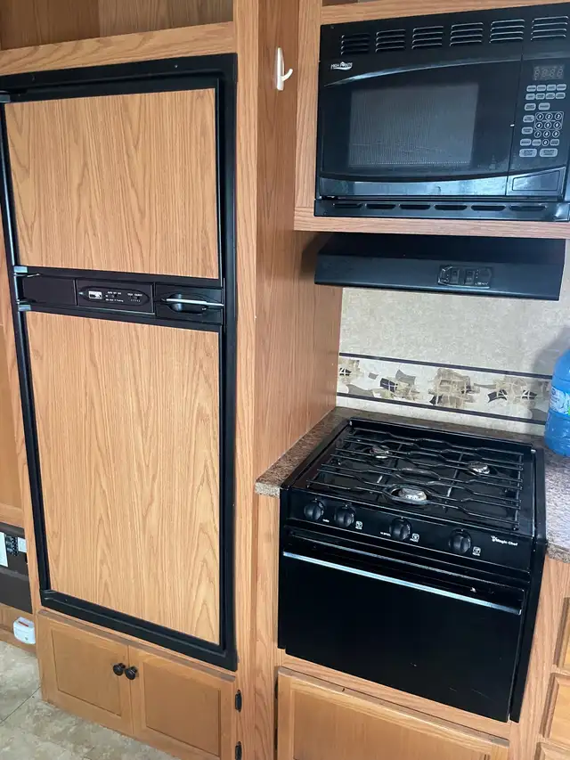 Travel trailer - Photo 5