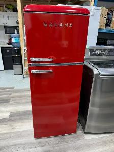 Fridge 24' 10.cu ft Galanz Retro  Top Freezer (GLR10TRDEFR) Red.